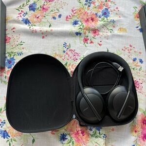 Bose Over-Ear Wireless Headphones in Black with Carry Case